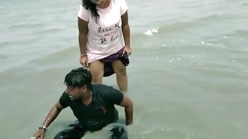 दोस्तों ने नए जोड़े का रोमांस शूट किया! पूर्ण अनकट सेक्स!