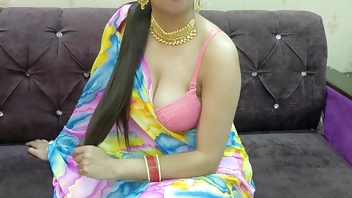 Desi Indian Saara bhabhi ne devar ko Diya first experience saree khol ke uska khada lund dalwaya aapni gaand diye pure maze