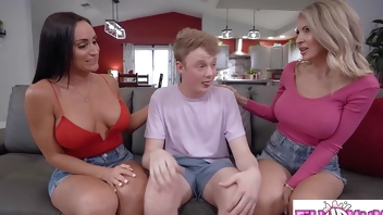 Who's The Hotter MILF? Let's Find Out - Alyssia Vera & Gigi Dior - Filthy Kings