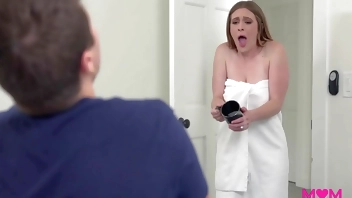 Stepmom Lindsay Lee Like Boy Toy S2-E9