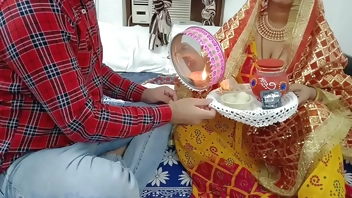 After the fast on Karva Chauth, husband and wife's chudai.