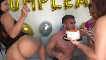 We celebrated the birthday of a small penis fan with my friends Naty Delgado, Silvana Lee and Karol Duque.