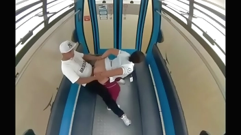 Cogiendo en el Teleférico