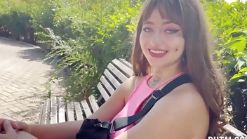 PutaLocura - Rumana tetona Deedee se traga la leche de Torbe después de ser pillada en un parque.