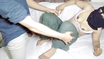 Desi Girlfriend enjoys choot chudai with boyfriend while Husband away