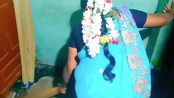 indian aunty room cleaning have a sex house woner