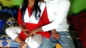 स्कूल गर्ल ने अपने बॉयफ्रेंड के साथ अपने घर में चुदाई किया