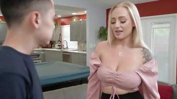 Hot Stepmom Elana Bunnz Blows Stepson Hard Cock