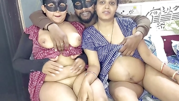 हंसमुख देवरानी जेठानी की एक बेड पर थ्रीसम चुदाई चूत चाटकर