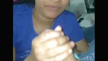 Sexo real con mi hermanastra cuando entra a limpiar mi habitación.