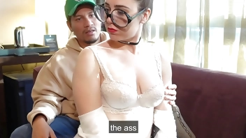 Latino does a favor for the secretary in exchange for getting his nationality.