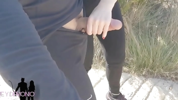 Doing sports with my personal trainer, I suck his cock and he fucks me against a tree. 1