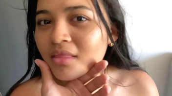 Un desconocido me persigue hasta mi casa y lo dejo tener sexo conmigo