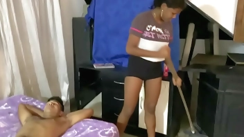 La sucia hermanastra latina Maria  La Ternurita se folla a su hermanastro PORNO EN ESPAÑOL