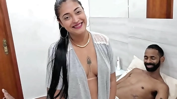 Primeira vez no porno da Bbw Ayla Pimentinha deu muito cu pra tres machos e ganhou leite na boca
