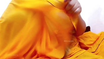 Srilankan tamil lady with natural tits