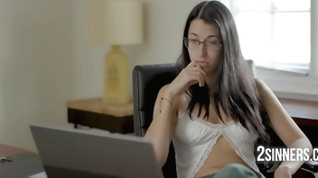 Petit Blonde Erotic Exposition