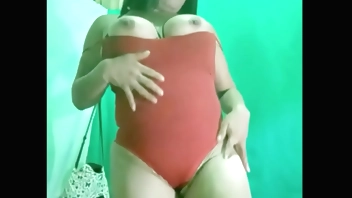 HERMANASTRO SUCIO AQUI ESTA TU REGALO POR LAS FIESTAS DE NAVIDAD. QUIERO QUE TE EXCITES Y QUE VENGAS A LA CASA PARA TENER SEXO EN NAVIDAD. PORNO REAL DE HERMANASTRA ENVIANDOLE PORNO CASERO A SU HERMANASTRO MUJERIEGO