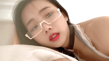 [女主可约]怼脸私拍，眼神迷离逐渐高潮。