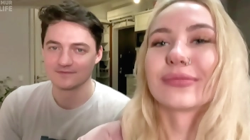 Bella Mur fucks with her fan (not a clickbait!)