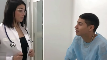 doctora sexy se folla a su paciente con polla gigante - culos grandes