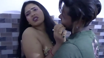 देसी भाभी ने काले लड़के के साथ किया सरप्राइज़ सेक्स! स्पष्ट ऑडियो के साथ