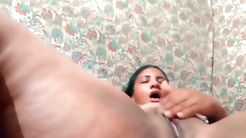 She was left alone at home and I took the opportunity to masturbate and show off for the camera!