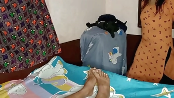 मालिक ने कामवाली को रूम क्लीन करने का बहाना करके चुदाई किया