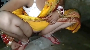 माइके जाने की खुशी में मूतने लगी भतीजे के सामने भतीजे ने चीखें छुड़ा दी