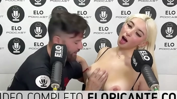 ELO PODCAST LE CHUPA LAS TETAS A LORE SOFIA