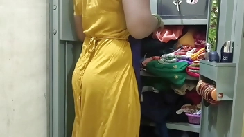 जब घर में साहब हों मेम साहब नही थी तभी नेकर के सात किया सेक्स