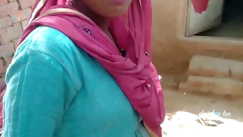 Desi Indian bhabhi ki Hara salwar me choda