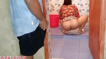 I fucked the bhabhi in toilet