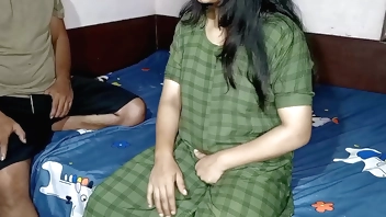 सौतेले बाप से कुछ नहीं होता तो लड़के की रण्डी बन गई स्टेप माँ