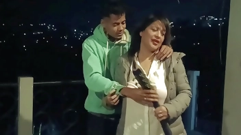 कार्यक्रम के बाद भारतीय हॉट सौतेली माँ की चुदाई! मुझे उसके बड़े स्तन बहुत पसंद हैं!!