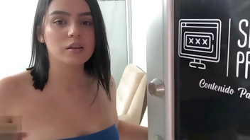 La hermosa latina MELANIE me debe la renta y me paga con su cuerpo HISTORIA COMPLETA