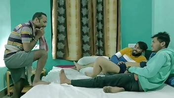 तीन प्रेमी एक साथ प्रेमिका को धोखा दे रहे हैं! हिंदी फोरसम सेक्स