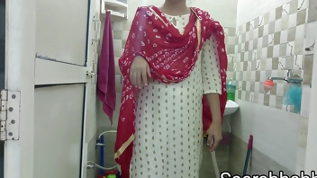 My Step Brother caught me taking bath in bathroom secretly and fucked xnxx by herself