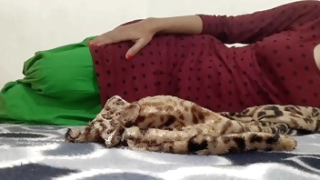 Saarabhabhi6 padosi aashiq ne jamkar chudai ki real Hindi talk (Roleplay) Desi sexy girl enjoy kar rahi he padosi ke sth