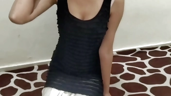 Desi Indian girl ko chocolate dekar first time step brother ne choda with Hindi audio