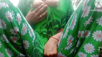 इंडियन देसी जंगल में भाभी जाकर अपने  छूत का पानी निकाला