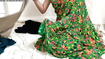 देवर ने अपनी भाभी को मदद के लिए कड़ी मेहनत की