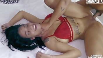 Nympho Bitch Yamile Mil Spreads Her Legs To Get Banged Hard By A Big Dick - CARNE DEL MERCADO