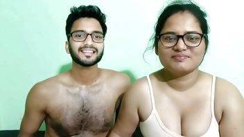 सीनियर स्टूडेंट ने अपने कॉलेज की जूनियर गर्लफ्रेंड की चुदाई की फ्लैट में बुलाकर