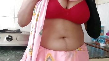 हॉर्नी वाइफ को किचन में खड़े खड़े चोदा खाना बनाते टाइम! योर प्रिया दीदी