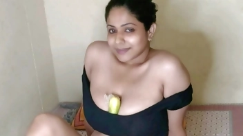 ऑफिस से घर आया तो बीवी बोली आज खीरे से मेरी गांड चोदो