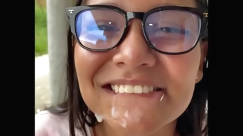 sexy colombiana mamandole la verga a su vecino en publico es pillada