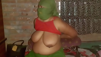 Indian Bhabhi Seduces Ladies Tailor For Fucking With Bangla Audio