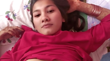 लड़के ने उंगली कर रही सौतेली बहन की चूत चाटकर चुदाई किया