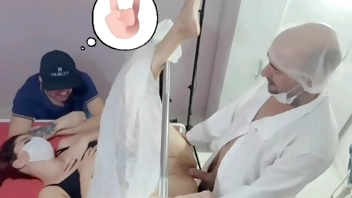 पत्नी को अजीब स्त्री रोग विशेषज्ञ के पास ले गया पति!